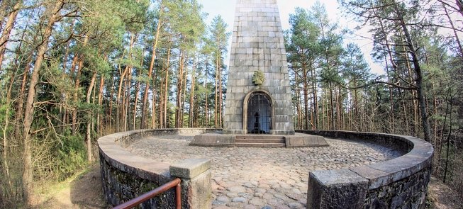 The Light of Happiness – Jonas Biliūnas memorial and grave on the hill of Liudiškiai